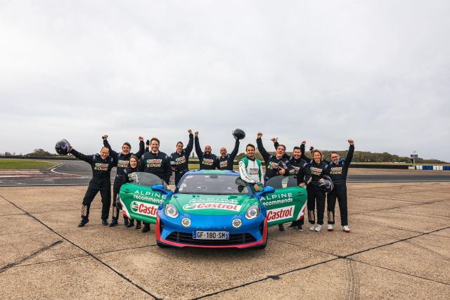 Castrol - Alpine & Palmer Sport driving event in Bedford Autodrome! What a wonderful day! Thanks to Nicolas Milan for driving so fast as never in our lives 🥵😂 #castrol #alpine #palmersport